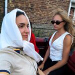 Nathalie Odzierejko Instagram - Entre tapis rouge et sortie moto en gang, ce we à Deauville était improbable 🏍️✨ Merci les copains de la @villaschweppes pour l’invitation et ces souvenirs dingo! 𝘊𝘰𝘭𝘭𝘢𝘣𝘰𝘳𝘢𝘵𝘪𝘰𝘯 𝘯𝘰𝘯 𝘳𝘦́𝘮𝘶𝘯𝘦́𝘳𝘦́𝘦 Deauville, France