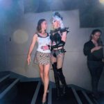Nathalie Odzierejko Instagram - Une saison LÉ-GEN-DAIRE✨ Qui a suivi @dragrace_france saison 2? Qui étaient vos chouchoutes?! J’avoue avoir découvert seulement cette année et je suis devenue complètement fan… j’ai commencé à regarder sur mon canapé, puis j’ai été à des viewing party, j’ai eu ensuite la chance folle d’assister à l’enregistrement de la finale au Grand Rex et puis finalement j’ai assisté au couronnement de la reine hier! Quelle folie! Je suis complètement fascinée par leur créativité et leur talent. Que des reines 💕💕💕💕💕 YOYO - Palais de Tokyo