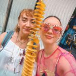 Nathalie Odzierejko Instagram - Le dernier vlog de notre voyage au Japon est en ligne! 1: matrixée dans ma capsule 2: 3 cafés gourmands en concert 3: un javelot de pomme de terre 4: mon poussin préféré 5: un picnic pas du tout champêtre 6: sailor chaise 7: voisin de dejeuner 8: photocall culinaire Merci encore @japanexperience_fr pour l’organisation de notre voyage, c’est inoubliable❤️ (collaboration non rémunérée) Japan