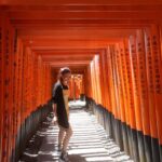Nathalie Odzierejko Instagram - Vlog 2 du Japon en ligne 🇯🇵 Dans l’ordre: 1: qui vient se baigner avec moi? 2: Ursula qui lève un bras au milieu du plus gros passage piéton au monde 3: maneki-neko à gogo 4: le temple aux 10 000 tori 5: idée photo de ma mère 6: une cochonne en liberté 7: l’ange du cacao 8: un samouraï bancal 9: c’est moi qui l’ai fait 10: des barres, j’suis au sol. ( lien du vlog en bio ) Japan