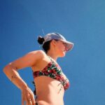 Nathalie Odzierejko Instagram - J’aimerais passer ma vie en slip au soleil à rire pour rien🩲 Corse