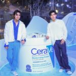 Nattawat Jirochtikul Instagram - จบไปแล้วกับงาน CeraVe Skin Barrier Winter Wonderland with LINE FRIENDS ที่ขนความสนุกสุดน่ารักมาแบบจัดเต็มถึงสามวัน❣️ขอบคุณคุณหนูทุกคนที่มาร่วมสนุกกันนะคับบ... หน้าหนาวนี้มาอุ่นใจกันต่อยาวๆ ด้วยของขวัญจาก CeraVe และ LINE FRIENDS 🎁ถ้าอยากมีผิวนุ่มชุ่มชื้นยาวนานถึง 48 ชม. แบบเจมีไนน์โฟร์ท 📌อย่าลืมใช้ CeraVe Moisturising Lotion หรือ Moisturising Cream ดูแลผิวกันนะคร้าบบ #CeraVeXGeminiFourth #CeraVeWinterWonderland #WinterGiftforDrySkin #เซราวีครีมเสริมปราการผิวชุ่มชื้น
