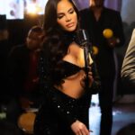 Natti Natasha Instagram - Un día tuvimos un hogar, y aunque perfecto no fue, el amor no llegó a faltar, en cambio faltó la FE #cuandocierreladisco 💔 Sentimiento @chrislebronf ❤️‍🩹🎙📸 @chepejose ☔️🇩🇴