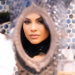 Natti Natasha Instagram - Un día tuvimos un hogar, y aunque perfecto no fue, el amor no llegó a faltar, en cambio faltó la FE #cuandocierreladisco 💔 Sentimiento @chrislebronf ❤️‍🩹🎙📸 @chepejose ☔️🇩🇴