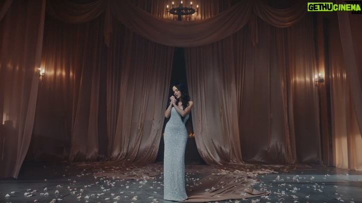 Natti Natasha Instagram - Hay canciones que describen un momento en nuestras vidas que nos hacen recordar a un amor real, Gracias @latinamas por valorar este tipo de mensajes ❤️ #LaFaltaQueMeHaces nominada a mejor canción - tropical. Vamos todos a votarrrrrrr 🫶🏻🫶🏻🫶🏻 en Lamasvota.com 🎼