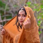 Navya Nair Instagram - Eid Mubarak 🌙 Videography : @its.saho_ Stylist : @mayzaideh_khalid @style_with_may Outfit : @kpretbykalaakari Jewellery: @alameen_fashion_jewels #eidmubarak #festiveseason #love #happy