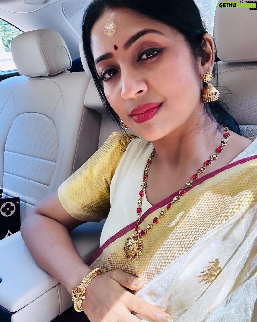 Navya Nair Instagram - “Wrapped in the elegance of a Kerala saree, basking in the glow of a beautiful darshan. Today, I feel truly divine. 🌼🌟 “ Saree @pichakamweaves #KeralaSareeMagic #DivineMoments #ambalamgirl #gratitude #godiseverything