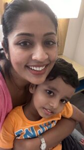 Navya Nair Instagram - കിടിലം കണ്ട് എന്നെ സ്നേഹിക്കുന്ന ചക്കരക്കുട്ടൻ.. Daksh .. It gave me immense happiness to see his love .. Unconditional love ❤️❤️❤️ Thanking universe for this pure love .. Thank u Dr lakshmi venugopal for bringing him to me ❤️❤️ #kidilamboy #kidilamdakshuttan #cinemagivessuchhappiness #thankyoukidilam