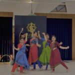 Navya Nair Instagram – Naadirmudi melirikkum naagapambe … 

Composer pambatti sidhar ..
Ragam : punnagavaraali

Dancers : @navyanair143 
@sargaskumar 
@resh__ma.___ 
@abhinaya_dharpana 
@abhinayadharpana