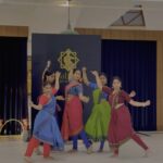 Navya Nair Instagram - Naadirmudi melirikkum naagapambe … Composer pambatti sidhar .. Ragam : punnagavaraali Dancers : @navyanair143 @sargaskumar @resh__ma.___ @abhinaya_dharpana @abhinayadharpana