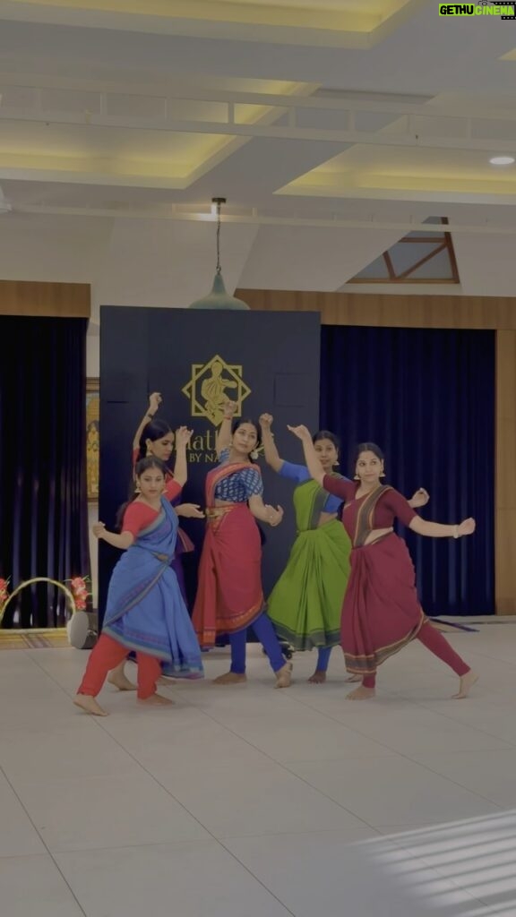 Navya Nair Instagram - Naadirmudi melirikkum naagapambe … Composer pambatti sidhar .. Ragam : punnagavaraali Dancers : @navyanair143 @sargaskumar @resh__ma.___ @abhinaya_dharpana @abhinayadharpana
