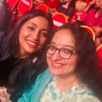 Navya Nair Instagram - കിസ പറഞ്ഞും...ചിരി പൊഴിഞ്ഞും...ഞങ്ങൾ😍 നവ്യയും ദിവ്യയും 👭 #friendshipgoals #girlpower