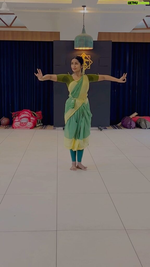 Navya Nair Instagram - Muruga kautham .. Here we used peacock movements , as peacock is the vahana or vehicle of muruga .. Choreography by my guru @priyadarsinigovind #dancebliss #divinechoreography #bharatanatyam #gurbhyonamah #chennaitimes