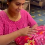 Navya Nair Instagram - സന്ധ്യ.. എന്റെ ജീവിതത്തിലെ ഇരുട്ടും വെളിച്ചവും സന്ധ്യയും നട്ടുച്ചയും ഒക്കെ കണ്ടവൾ .. കൊച്ചു കൊച്ചു സന്തോഷങ്ങൾ ❤️❤️❤️ എത്ര കൊടുത്താലും മതിവരാത്തവരാത്ത കാലത്തു ചെറിയ കാര്യങ്ങളിലും സന്തോഷിക്കുന്ന ചിലരുണ്ട് കൂടെ എന്നതാണെന്റെ അഹങ്കാരം.. ബർത്ത്ഡേയ്സ് ഒന്നും ഓർക്കാത്ത എന്നെ ഓർമ്മിപ്പിച്ചത് അമ്മയാണ് , ഈ സന്തോഷം കാണുമ്പോൾ ഓർമപ്പെടുത്തലിന് നന്ദി പറയാതെ വയ്യാ.. ഒരായിരം ജന്മദിനങ്ങൾ താൻ എന്റെകൂടെ ഉണ്ടാവാൻ പ്രാർഥിക്കുന്നു… Video courtesy saikuttan #littlethingsmatterstobigheartedones #iloveyou #sandhyamma