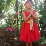 Navya Nair Instagram - ഇതിൽ കൂടുതൽ ഒന്നും പറയാനില്ല .. ഹാപ്പി ക്രിസ്തുമസ് 💖💖💖 ഈ കുഞ്ഞാപ്പി ആരാണെന്ന് എനിക്കറിയില്ല പക്ഷേ ഈ വീഡിയോ കണ്ട അന്നുതന്നെ തീരുമാനിച്ചു ഇതാണെന്റെ xmas പോസ്റ്റ്.. #xmas #kids #innocence