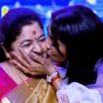 Navya Nair Instagram - ഒരുപാട് പേരുടെ സ്വപ്നമാണ് ❤️ . . #💯 #kschitra #kschithrafans #chithrachechi #kschithramma #music #navyanair