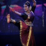 Navya Nair Instagram - “Dancing at Bio 360 Degree Science Park in honor of the Global Science Festival, organized by the Government of Kerala. Gratitude for the excellent coordination by Reshmi and the team. A heartfelt thank you to the incredible and supportive audience! 🌐🔬 #GlobalScienceFestival #DancePerformance #Gratitude” Pic courtesy @arunkadakkal_photography_ Make up @makeupby_nami_
