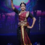 Navya Nair Instagram - “Dancing at Bio 360 Degree Science Park in honor of the Global Science Festival, organized by the Government of Kerala. Gratitude for the excellent coordination by Reshmi and the team. A heartfelt thank you to the incredible and supportive audience! 🌐🔬 #GlobalScienceFestival #DancePerformance #Gratitude” Pic courtesy @arunkadakkal_photography_ Make up @makeupby_nami_