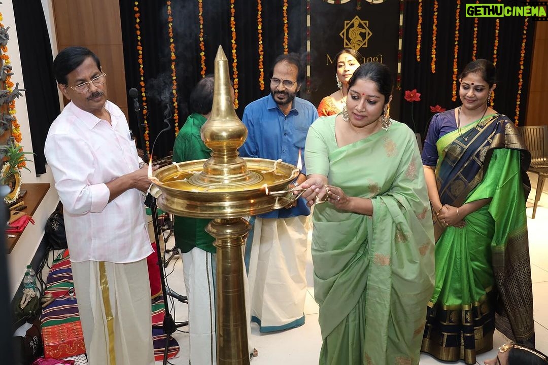 Navya Nair Instagram - Grateful as Maathangi celebrates its 1st anniversary! Thank you, Almighty, for this memorable moment. Here’s to a journey dedicated as an institution that serves as an eye-opener, guiding students towards the realm of art. 🎓🙏 #MaathangiAnniversary #EducationExcellence” #bharatanatyam #danceislife #mystudents