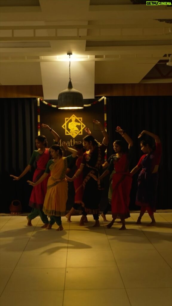 Navya Nair Instagram - Dancing with your girls is a powerful energy booster! #dancing #dancer #dancerlife #bharathanatyam #indianclassicaldance #navyanair