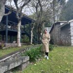 Navya Nair Instagram – In Kodaikanal’s frosty ballet, whispers of winter weave tales through ancient pines. Nature’s lullaby orchestrates a serenade, where time pirouettes in the hush, unveiling the poetry of your much-awaited sojourn… 

Clicks @amal_ajithkumar 

#kodai #withmytribe #loveeveryone #peace #happiness