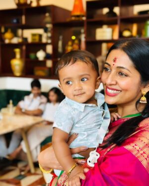 Navya Nair Instagram - With veduttan ❤️
Love u cutie pie and mitch uuuuuu chakkuduuuu .. Y r u going to canada 🙄🙄🙄

When cousins meet after ages .. 

@gaya3k7unny 
@gopika.gk7 
@sarath_manohar