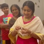 Navya Nair Instagram - ചില മനുഷ്യർ സ്നേഹിച്ചു കൊല്ലും .. എൻടെ ജീവിതത്തിലെ അത്തരം ഒരു സഹജീവി .. സന്ധ്യ Took so much time to write in malayalam , happy to learn this.. video @___namitha.___ #bdayvideos #letthisbehere #memoriesaregood #myfamily #bloodisnotthickerthanwater #nandavana