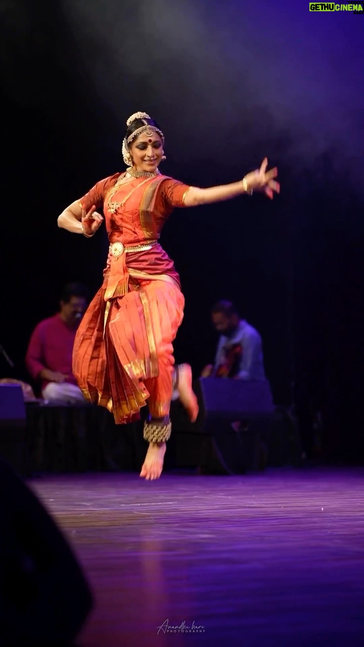 Navya Nair Instagram - Sharing glimpses of Akbar travels presents, Maathangi festival 2023, sponsored by Navya Bakes in association with JTpac and Soorya, radio partner Redfm, Curated by Navya nair Maathangi festival day 3 witnessed an evening of sheer elegance and artistry with Smt Meenakshi Sreenivasan .. Video @anandhu_hari1 @jtpac_choice @akbartravels @farmfedfoods @navyabakeshop @ksfeltdofficial @redfmmalayalam #vennalamahadevatemple #mathangifestival2023 #Day1 #bharatnatyam #NavyaNairPerformance #IndianDance #CulturalHeritage #ArtistryInMotion #festivalsinindia # festivals in kerala