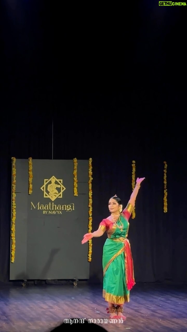 Navya Nair Instagram - Glimpses of Bharathanatyam performance from @navyanair143 β¨ππ» Maathangi festival 2023 - Day 1 @maathangibynavya Nattuvangam - Kalamandalam Karthika Harikrishnan @kalamandalamkarthika Vocal - Bhagyalakshmi Guruvayoor @bhagya_92 Mridangam - Prabaljith @prabaljithkb Veena - Dharmatheerthan @dharma_theerthan #bharathanatyam #navyanair #maathangifestival2023 #dancersoninstagram #dancer #dance #dancelife #dancelover #classicaldance #classicaldancer #bhavaragam #trendingreels #danceindia #keralagallery #tamilnadu #indianartnrithya #nrithya #natya #actress #mollywood #mollywoodactress #thillana Tripunithura, Kochi City