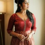Navya Nair Instagram - “Raise your words, not voice. It is rain that grows flowers, not thunder.” - Rumi Photography: @akhil_photography_tvm Makeup : @reenuchandramukhi Costume : @madebymilankochi