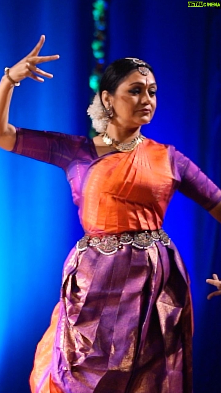 Navya Nair Instagram - 2nd day of MAATHANGI FESTIVAL 2023 , curated by Navya Nair , in collaboration with @jtpac_choice sponsored by @ksfeltdofficial witnessed the spectacular performance by Kalashree Smt Rama Vaidyanathan .. Vocal @sudharaghuraman20 Nattuvangam @vasudev.sridhar Mridangam @sreedharansumod Flute Raghuraman Title sponsor @akbartravels #maathangifestival2023 #navyanair #maathangibynavya #bharatanatyam #indianclassicaldance #ramavaidyanathan #ramavaidyanathanchoreography