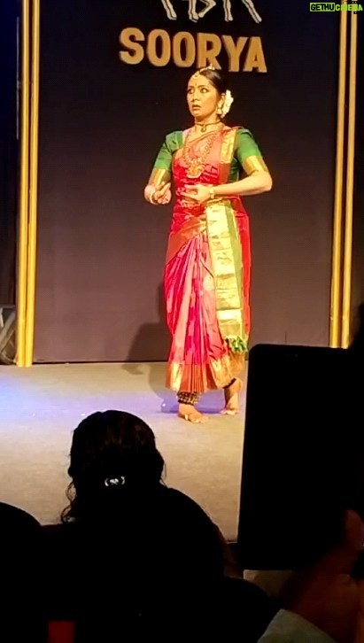 Navya Nair Instagram - നൃത്തത്തെപ്പറ്റി ഒന്നും അറിയാത്ത ഒരാൾക്ക് പോലും ആസ്വദിക്കാൻ പറ്റുന്ന തരത്തിലുള്ള അവതരണം 🙏🏼 Really loved your performance of the day @navyanair143 ❤️ Ganesham