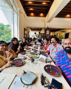 Navya Nair Instagram - With veduttan ❤️
Love u cutie pie and mitch uuuuuu chakkuduuuu .. Y r u going to canada 🙄🙄🙄

When cousins meet after ages .. 

@gaya3k7unny 
@gopika.gk7 
@sarath_manohar