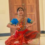 Navya Nair Instagram – Happy vijayadasami .. 
Glad to have started the dance in front of my students .. 

#navaratrispecial #startagain #dedicateyourself #bharatanatyam #classicaldancer