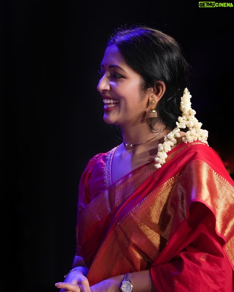 Navya Nair Instagram - And those who were seen dancing were thought to be insane by those who couldnt hear the music ❤️ Clicks by @anandhu_hari1 Saree @pichakamweaves #navyanairdance #actordancer #dancerlife #bharatanatyam #lovefordance #performer #maathangifestival2023
