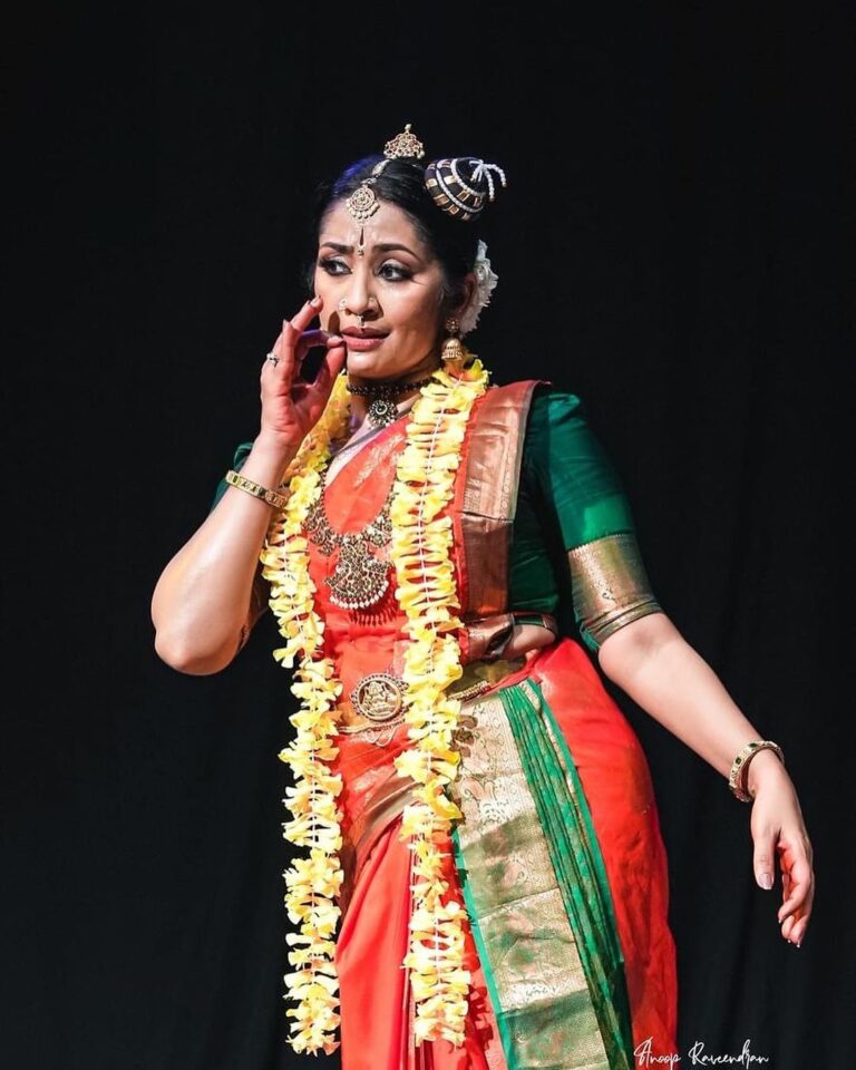 Navya Nair Instagram - Dancing @sooryafestival is a feeling for every artists .. gratitude forever and for everything to Soorya Krishnamoorthy sir .. Thankful to the overflowing crowd who have come to watch me dance and grateful for the overwhelming response through your applause .. Always indebted to God , my parents and now to my mentor and Guru , Smt : Priyadarsini Govind , who is an epitome of kindness and pure love , the one who changed my outlook towards life and dance .. Thank you akka for being with me .. Thank you @anoop_ravlat fr the clicks , the first pose is amazing 🙏🏻 #bharatnatyam #NavyaNairPerformance #IndianDance #CulturalHeritage #ArtistryInMotion #festivalsinindia # festivals in kerala #dancerslife #navyanairdance