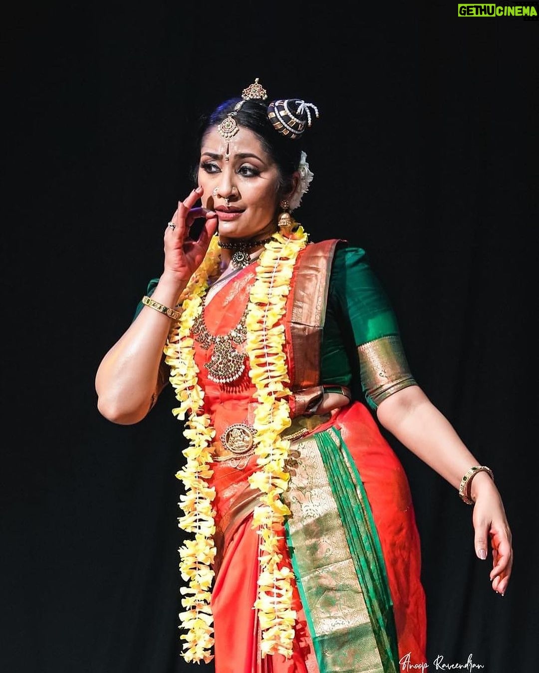 Navya Nair Instagram - Dancing @sooryafestival is a feeling for every artists .. gratitude forever and for everything to Soorya Krishnamoorthy sir .. Thankful to the overflowing crowd who have come to watch me dance and grateful for the overwhelming response through your applause .. Always indebted to God , my parents and now to my mentor and Guru , Smt : Priyadarsini Govind , who is an epitome of kindness and pure love , the one who changed my outlook towards life and dance .. Thank you akka for being with me .. Thank you @anoop_ravlat fr the clicks , the first pose is amazing šš» #bharatnatyam #NavyaNairPerformance #IndianDance #CulturalHeritage #ArtistryInMotion #festivalsinindia # festivals in kerala #dancerslife #navyanairdance