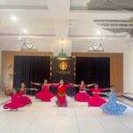 Navya Nair Instagram - “Dancing with my students fills me with energy and motivation. As performers, we must never lose the capacity to perform on stage. The stage is pure magic—it captivates you, making you never want to leave. Let’s keep inspiring and experiencing its enchantment together!” #dancingwithmystudents #maathangigirls #bharatanatyam #maathangibynavya