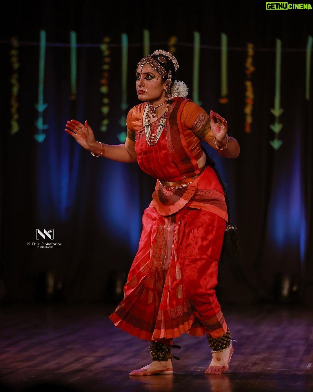 Navya Nair Instagram - Sharing glimpses of Akbar travels presents, Maathangi festival 2023, sponsored by Vennala Mahadeva Temple in association with JTpac and Soorya, radio partner Redfm, Curated by Navya nair Maathangi festival final day , day 5 , witnessed the vibrant and artistic charisma of Smt Janaki Rangarajan . @jtpac_choice @akbartravels @farmfedfoods @navyabakeshop @ksfeltdofficial @redfmmalayalam #vennalamahadevatemple #mathangifestival2023 #Day5 #bharatnatyam #NavyaNairPerformance #IndianDance #CulturalHeritage #ArtistryInMotion #festivalsinindia # festivals in kerala #festivalkochi