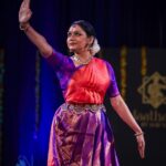 Navya Nair Instagram - 2nd day of MAATHANGI FESTIVAL 2023 , curated by Navya Nair , in collaboration with @jtpac_choice sponsored by @ksfeltdofficial witnessed the spectacular performance by Kalashree Smt Rama Vaidyanathan .. Vocal @sudharaghuraman20 Nattuvangam @vasudev.sridhar Mridangam @sreedharansumod Flute Raghuraman Title sponsor @akbartravels #maathangifestival2023 #navyanair #maathangibynavya #bharatanatyam #indianclassicaldance #ramavaidyanathan #ramavaidyanathanchoreography