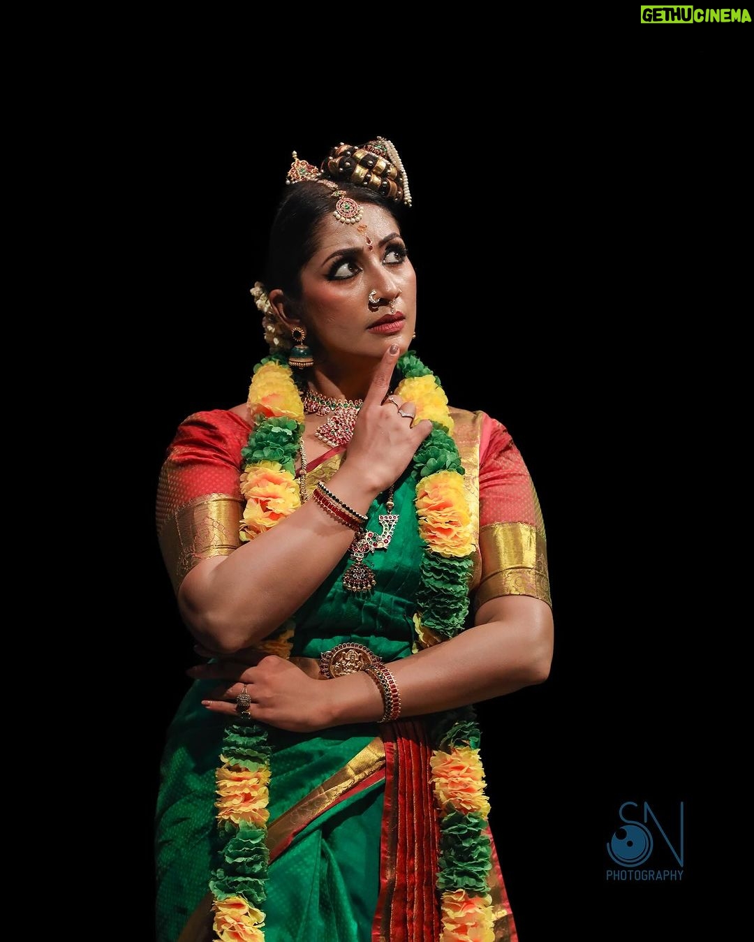 Navya Nair Instagram - "πππππ" . Bharatanatyam by Actress & Dancer Navya Nair @navyanair143 on Day 1 of Maathangi Festival @maathangibynavya in collaboration with @jtpac_choice sponsored by @farmfedfoods . Title sponsor @akbartravels . . Nattuvangam : @kalamandalamkarthika Vocal : @bhagya_92 Mridangam : @prabaljithkb Veena : @dharma_theerthan . Makeup : @vargheseantony_bridal_makeover . . #classicaldance #dance #indianclassicaldance #dancer #bharatanatyam #adobelightroom #dancersofinstagram #palazhimadhanam #classicaldancer #dancers #classical #bharatnatyam #samudramanthan #maathangi #artist #maathangibynavya #art #bharathanatyam #snphotography #bharatanatyamdancer #maathangifestival #indianclassical #navyanair #classicaldancers #kuchipudi #chidambaram #dancelife #thillainatarajatemple #dancephotography #artphotography Jt Pac