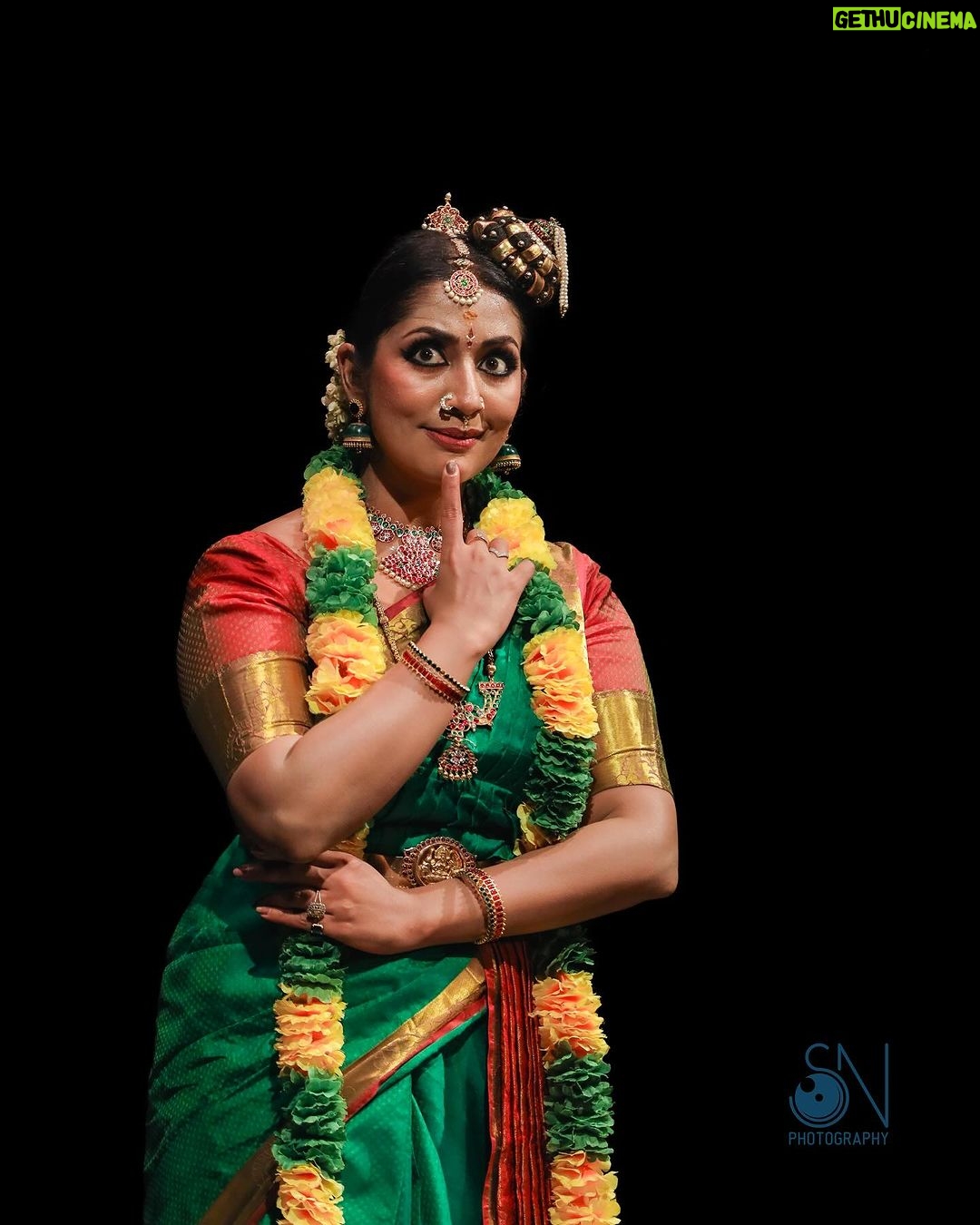 Navya Nair Instagram - "πππππ" . Bharatanatyam by Actress & Dancer Navya Nair @navyanair143 on Day 1 of Maathangi Festival @maathangibynavya in collaboration with @jtpac_choice sponsored by @farmfedfoods . Title sponsor @akbartravels . . Nattuvangam : @kalamandalamkarthika Vocal : @bhagya_92 Mridangam : @prabaljithkb Veena : @dharma_theerthan . Makeup : @vargheseantony_bridal_makeover . . #classicaldance #dance #indianclassicaldance #dancer #bharatanatyam #adobelightroom #dancersofinstagram #palazhimadhanam #classicaldancer #dancers #classical #bharatnatyam #samudramanthan #maathangi #artist #maathangibynavya #art #bharathanatyam #snphotography #bharatanatyamdancer #maathangifestival #indianclassical #navyanair #classicaldancers #kuchipudi #chidambaram #dancelife #thillainatarajatemple #dancephotography #artphotography Jt Pac