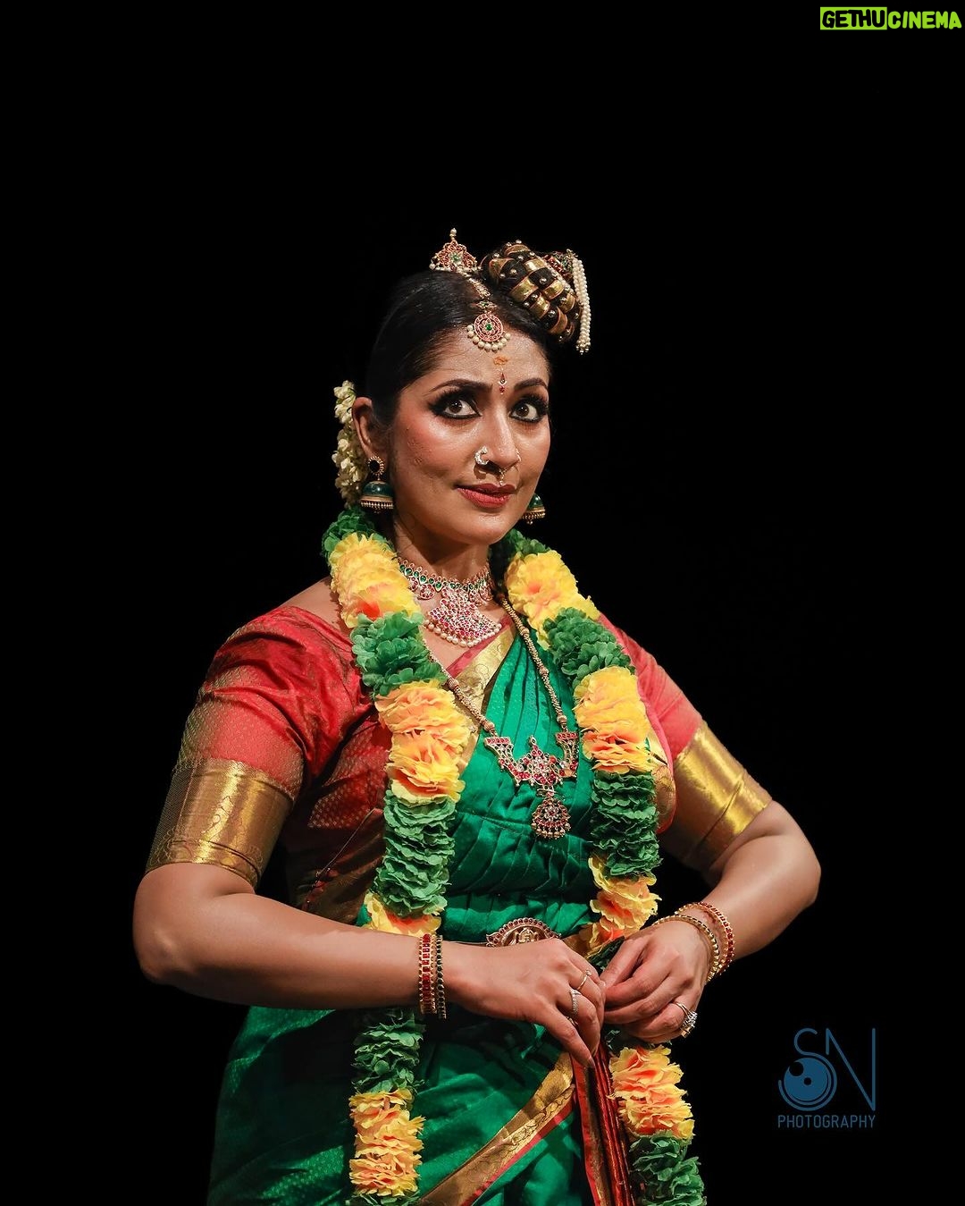 Navya Nair Instagram - "πππππ" . Bharatanatyam by Actress & Dancer Navya Nair @navyanair143 on Day 1 of Maathangi Festival @maathangibynavya in collaboration with @jtpac_choice sponsored by @farmfedfoods . Title sponsor @akbartravels . . Nattuvangam : @kalamandalamkarthika Vocal : @bhagya_92 Mridangam : @prabaljithkb Veena : @dharma_theerthan . Makeup : @vargheseantony_bridal_makeover . . #classicaldance #dance #indianclassicaldance #dancer #bharatanatyam #adobelightroom #dancersofinstagram #palazhimadhanam #classicaldancer #dancers #classical #bharatnatyam #samudramanthan #maathangi #artist #maathangibynavya #art #bharathanatyam #snphotography #bharatanatyamdancer #maathangifestival #indianclassical #navyanair #classicaldancers #kuchipudi #chidambaram #dancelife #thillainatarajatemple #dancephotography #artphotography Jt Pac