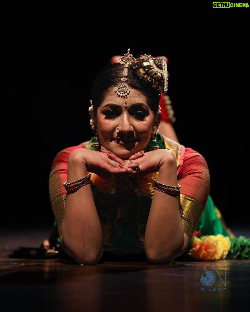 Navya Nair Instagram - "𝐀𝐍𝐃𝐀𝐋" . Bharatanatyam by Actress & Dancer Navya Nair @navyanair143 on Day 1 of Maathangi Festival @maathangibynavya in collaboration with @jtpac_choice sponsored by @farmfedfoods . Title sponsor @akbartravels . . Nattuvangam : @kalamandalamkarthika Vocal : @bhagya_92 Mridangam : @prabaljithkb Veena : @dharma_theerthan . Makeup : @vargheseantony_bridal_makeover . . #classicaldance #dance #indianclassicaldance #dancer #bharatanatyam #adobelightroom #dancersofinstagram #palazhimadhanam #classicaldancer #dancers #classical #bharatnatyam #samudramanthan #maathangi #artist #maathangibynavya #art #bharathanatyam #snphotography #bharatanatyamdancer #maathangifestival #indianclassical #navyanair #classicaldancers #kuchipudi #chidambaram #dancelife #thillainatarajatemple #dancephotography #artphotography Jt Pac