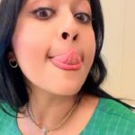 Navya Nair Instagram – വയസ്സ് 38 , ഇവൾക്ക് പിള്ളേര് രണ്ട് എനിക്ക് ഒന്ന് .. പക്ഷേ പിള്ളേരെ കൊണ്ടുവരാതെ ഞങ്ങൾ കാണുമ്പോൾ back to thallipoli days.. 

നാക്ക് കൊണ്ട് മൂക്കിൽ തൊടാൻ പറ്റുമോ തോമ സാർ നു … 
അതേ ഇപ്പോഴും തല്ലിപ്പൊളികൾ തന്നെ .. 

ഇവളുടെ മോൾ അവളേക്കാൾ mature ആണെന്നതാണ് ഏറ്റവും വലിയ അവളുടെ സങ്കടം .. എനിക്ക് പിന്നെ അങ്ങനെ സങ്കടമൊന്നുമില്ല.. 
നമ്മൾ വയസ്സായിട്ട് matured ആയില്ലെങ്കിൽ നമ്മൾ എന്തു ചെയ്യും മല്ലയ്യ: kavitha c pillai

@kavithacpillai