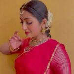 Navya Nair Instagram - Angane chaaru sheele @ singapore … @singmalayalee @asianet @esplanadesingapore was a humungous captivating stage .. looking forward to do a classical solo live there at the earliest .. Costume @sabarinathk_ Muh @makeupby_nami_ Hip belt and ear extension @kushalsfashionjewellery
