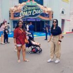 Navya Nair Instagram - Paatillathe reel eduthaal dingane erikkum … Ethokke kaanendi vanna paavam tourists 🏃‍♀️🏃‍♀️🏃‍♀️ Singapore ninnum cameraman saikrishna ❤️ yodoppum @navyanair143 and @makeupby_nami_