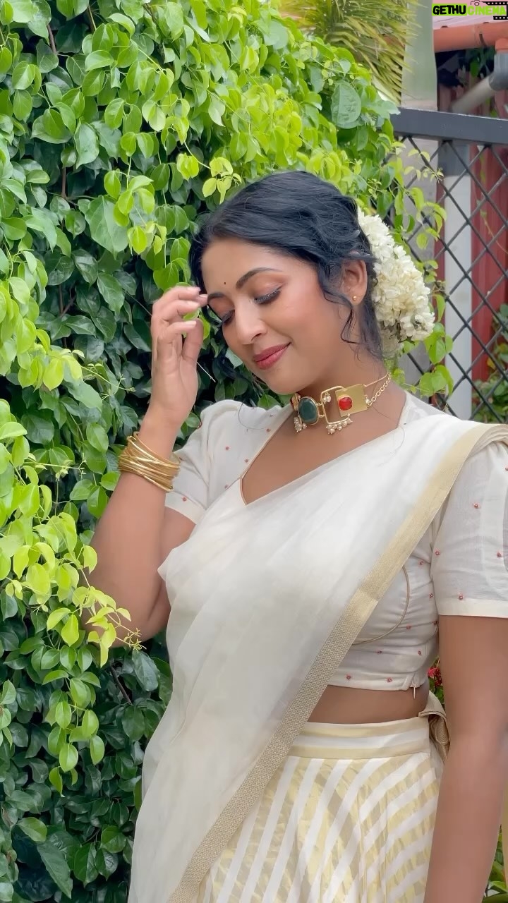 Navya Nair Instagram - Onam @ kidilam Styled @rn.rakhi MUA @makeupby_nami_ Wearing @ektha.prescilajosephchungath Jewellery @baala_jewels Luna bangle @figmenterie Photography @nithin_c_nandakumar Styling assistant @bhadraramesh97