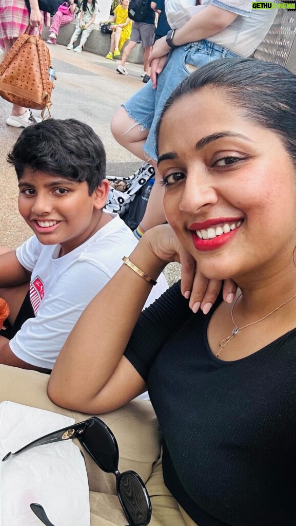 Navya Nair Instagram - Thank u @greets_publicschool for giving me a moment of pride and happiness and I am sure many more to come .. thank u jaya mam and belinda mam .. My love to @arjun_ashokan and @lijopaul_editor .. #lifeisforyou #urmyworld #loveusai #mytruth