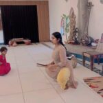 Navya Nair Instagram - Mandi adavu … kids most not favourite adavu 🤣🤣🤣 When i turn up fr the class , Oh god , she is going to make us do mandi adavu kinda look , i jus love it 🫣🫣🫣 @maathangibynavya @bharatanatyam Video : @m_oony___ @_aswathymurali__